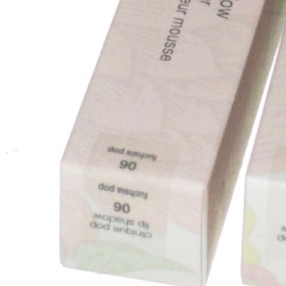 Clinique Fuchsia Pop CushionMatte Lip PowderShadow - Picture 10 of 13